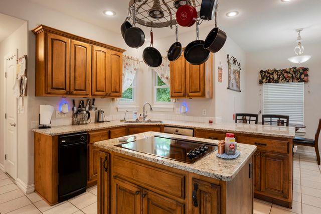 1201 Harber Oaks Loop, Grove, OK 74344