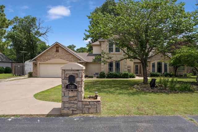 1201 Harber Oaks Loop, Grove, OK 74344