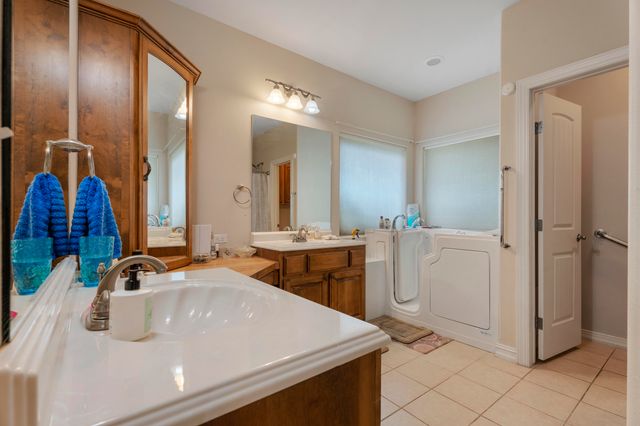 1201 Harber Oaks Loop, Grove, OK 74344