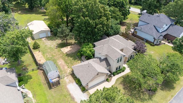 1201 Harber Oaks Loop, Grove, OK 74344