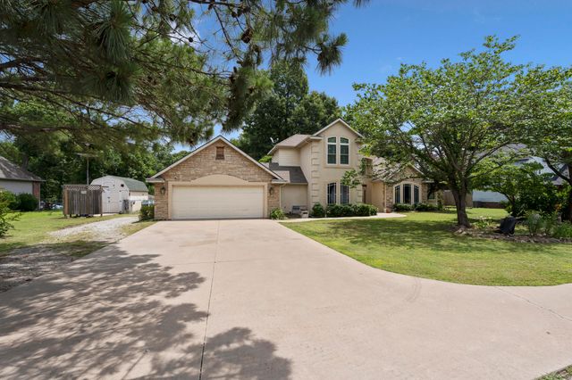1201 Harber Oaks Loop, Grove, OK 74344