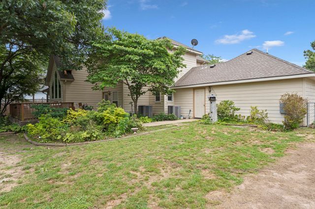 1201 Harber Oaks Loop, Grove, OK 74344