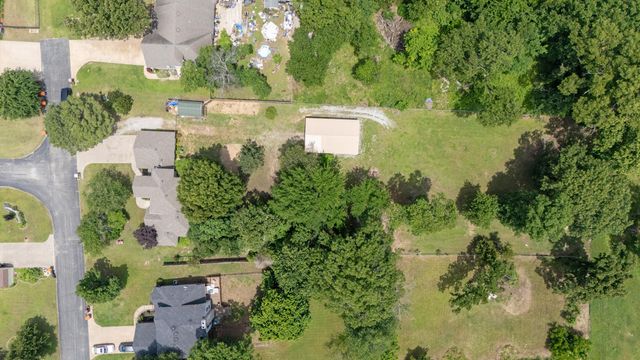 1201 Harber Oaks Loop, Grove, OK 74344