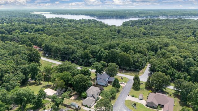 1201 Harber Oaks Loop, Grove, OK 74344