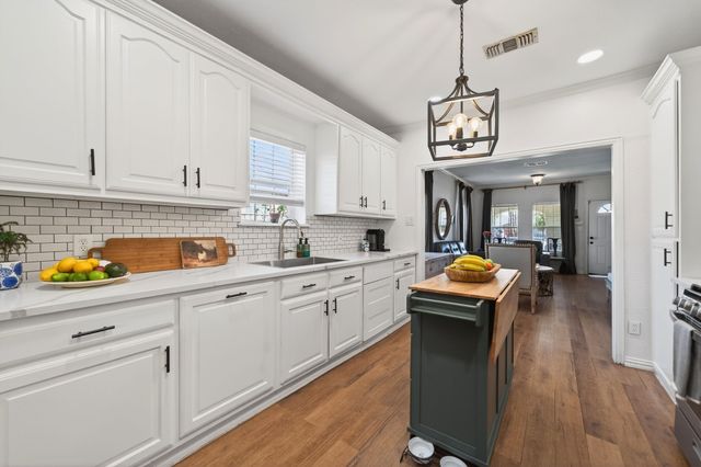 607 Bethpage Avenue, Dallas, TX 75217