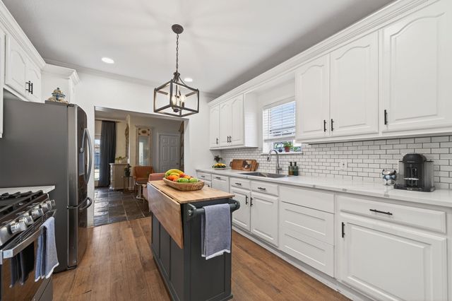 607 Bethpage Avenue, Dallas, TX 75217