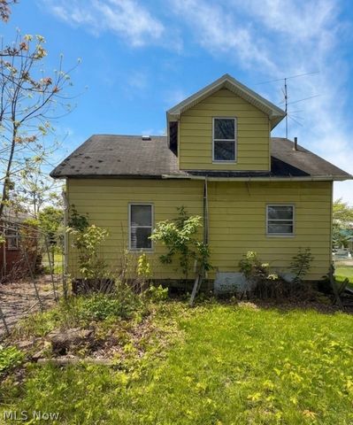 1570 Bonnie Brae Avenue NE, Warren, OH 44483