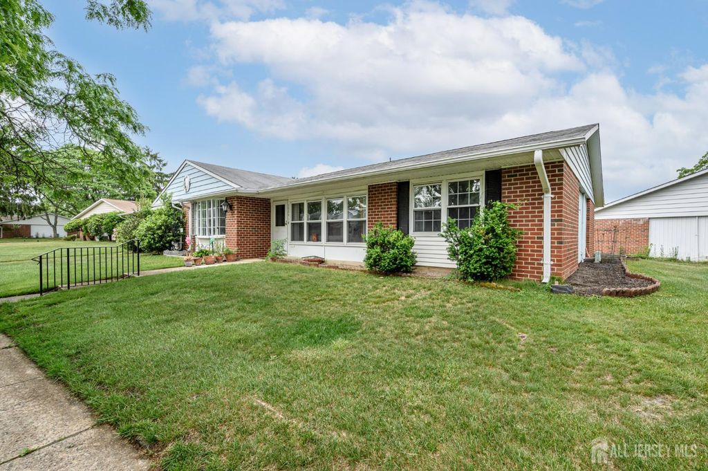 1270-B Argyll Circle, Lakewood, NJ 08701