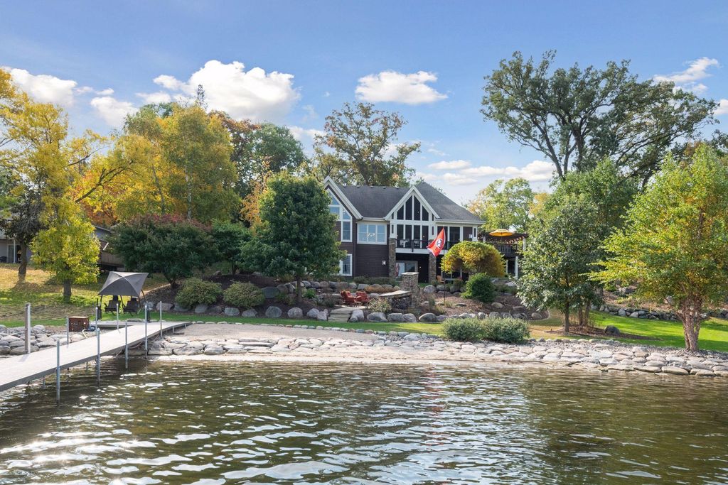 9328 Rhoy Avenue, Chaska, MN 55318