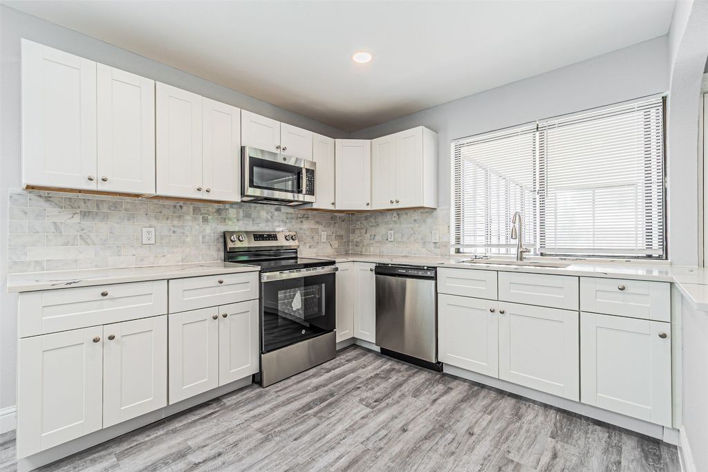 454 Brookview Drive, Garland, TX 75043