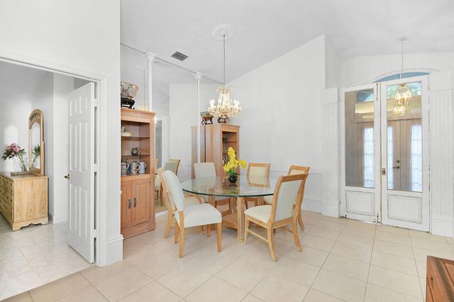 7151 SE Twin Oaks Cir, Stuart, FL 34997