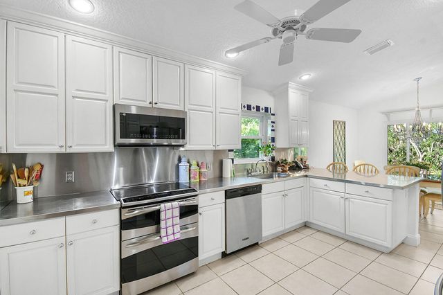 7151 SE Twin Oaks Cir, Stuart, FL 34997