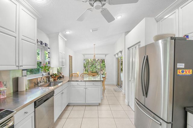 7151 SE Twin Oaks Cir, Stuart, FL 34997