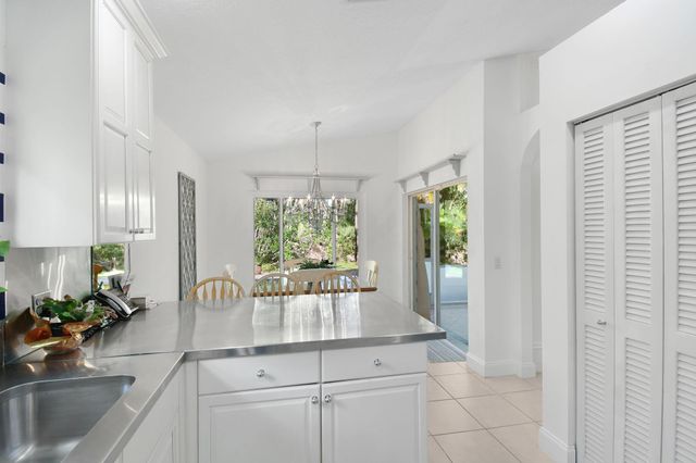 7151 SE Twin Oaks Cir, Stuart, FL 34997