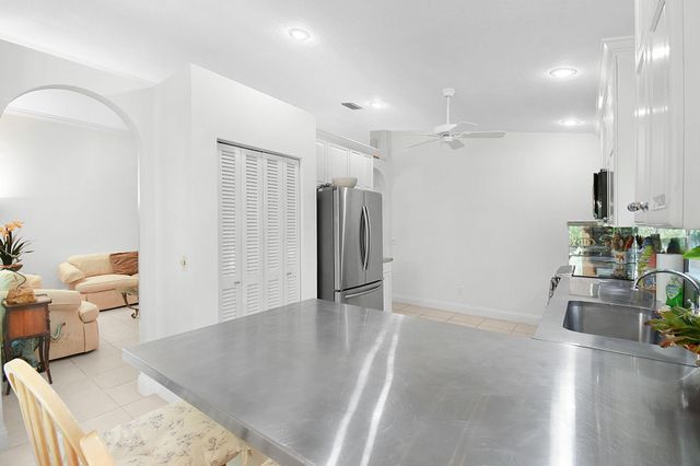 7151 SE Twin Oaks Cir, Stuart, FL 34997