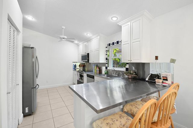 7151 SE Twin Oaks Cir, Stuart, FL 34997