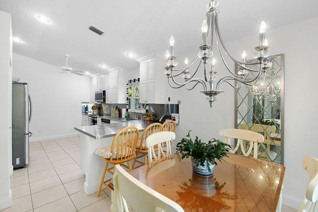 7151 SE Twin Oaks Cir, Stuart, FL 34997
