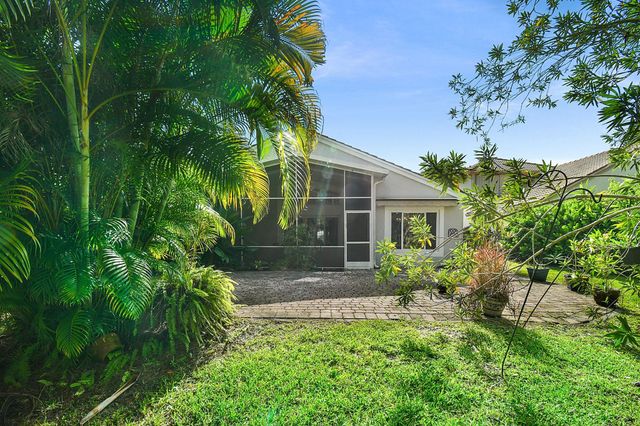 7151 SE Twin Oaks Cir, Stuart, FL 34997