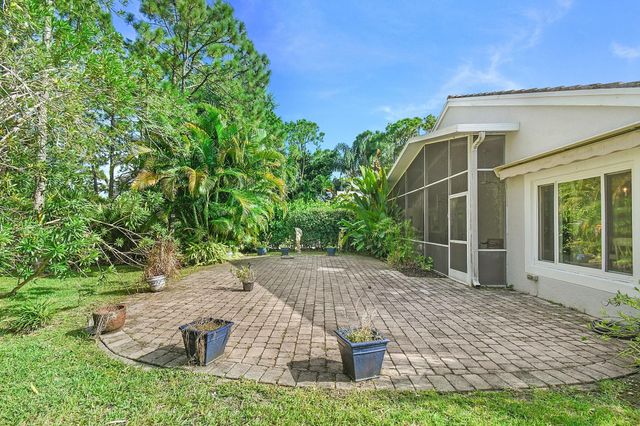 7151 SE Twin Oaks Cir, Stuart, FL 34997
