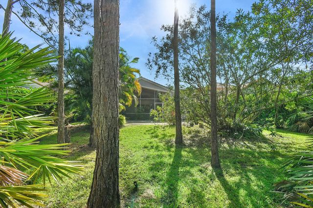 7151 SE Twin Oaks Cir, Stuart, FL 34997