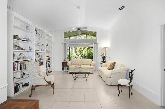 7151 SE Twin Oaks Cir, Stuart, FL 34997