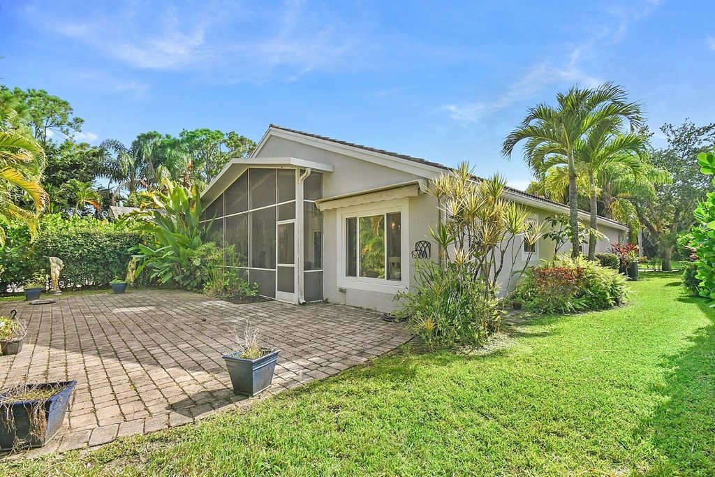 7151 SE Twin Oaks Cir, Stuart, FL 34997