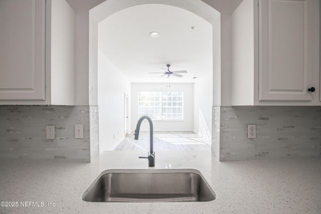 7990 BAYMEADOWS Road 625, Jacksonville, FL 32256