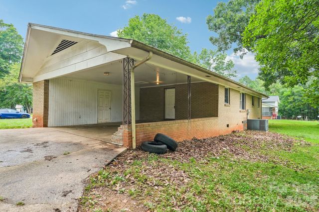 2130 23rd Street Place NE, Hickory, NC 28601