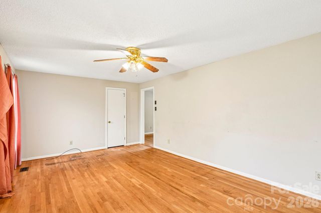 2130 23rd Street Place NE, Hickory, NC 28601