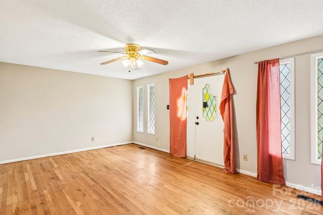 2130 23rd Street Place NE, Hickory, NC 28601