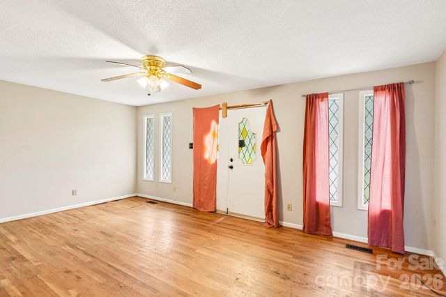 2130 23rd Street Place NE, Hickory, NC 28601