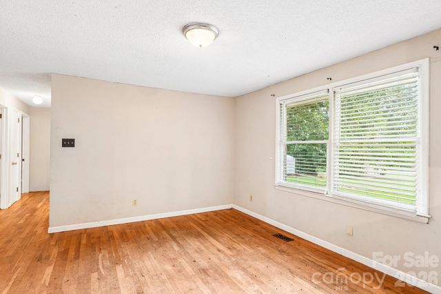 2130 23rd Street Place NE, Hickory, NC 28601