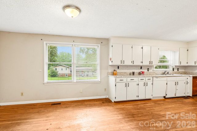 2130 23rd Street Place NE, Hickory, NC 28601