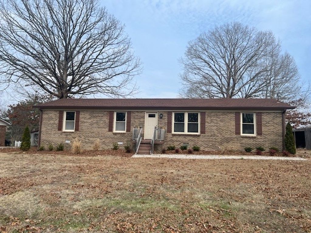 843 Cherokee Dr, New Johnsonville, TN 37134