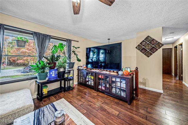 7435 Glenwood Road, Conneaut, OH 44030