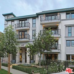 441 S Barrington Avenue 105, Los Angeles, CA 90049