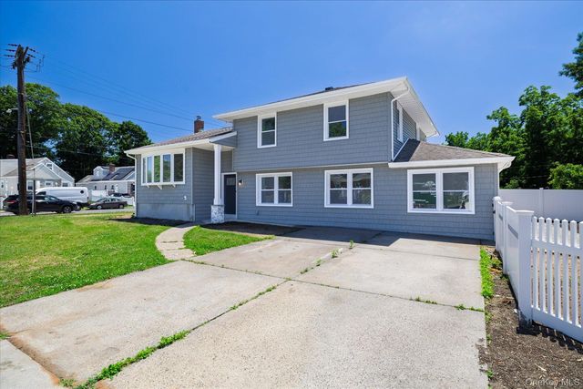 62 Alhambra Road, Baldwin, NY 11510