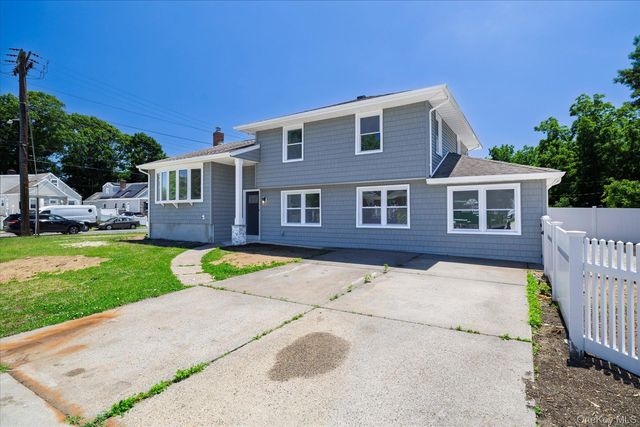 62 Alhambra Road, Baldwin, NY 11510