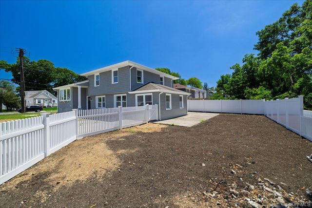 62 Alhambra Road, Baldwin, NY 11510