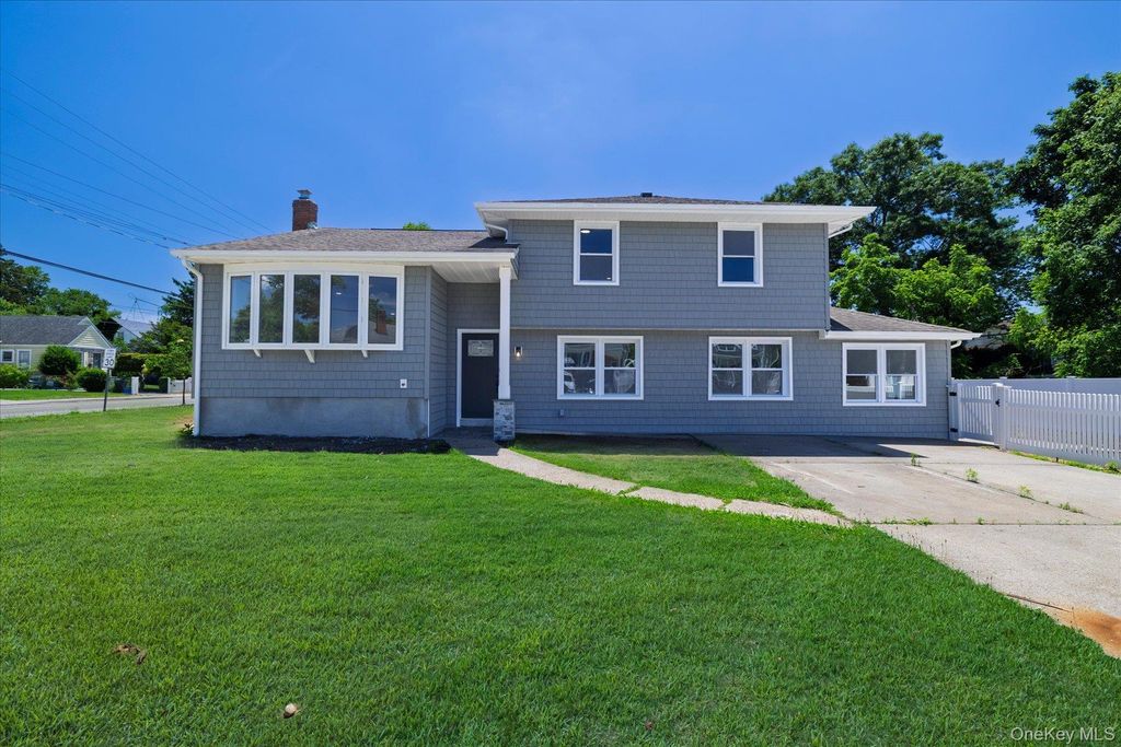 62 Alhambra Road, Baldwin, NY 11510