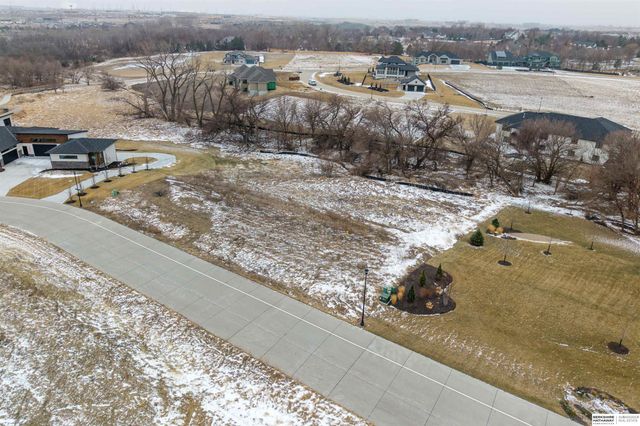 10340 S 164th Street, Omaha, NE 68136