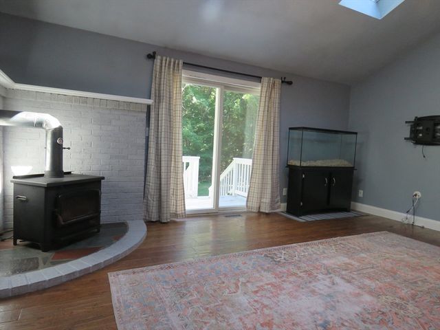 14 Willow St, Stoughton, MA 02072