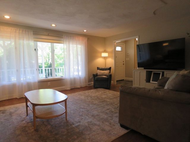 14 Willow St, Stoughton, MA 02072