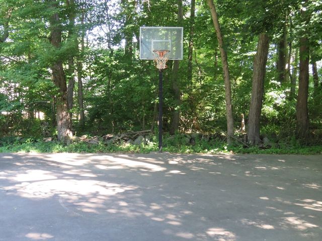 14 Willow St, Stoughton, MA 02072