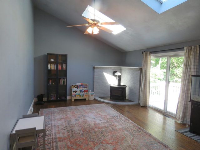 14 Willow St, Stoughton, MA 02072