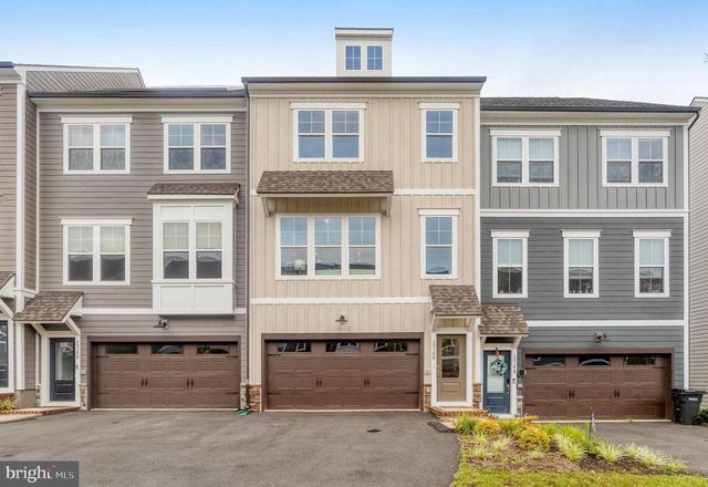 1746 BLUE SPRUCE ST, Dumfries, VA 22026
