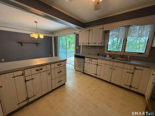 10 Penny Lane, Watertown, CT 06795