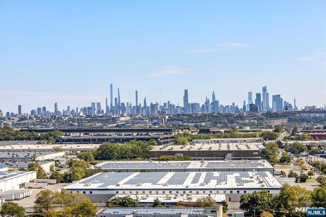 1705 Harmon Cove Tower, Secaucus, NJ 07094