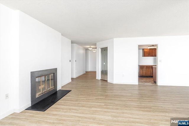 1705 Harmon Cove Tower, Secaucus, NJ 07094