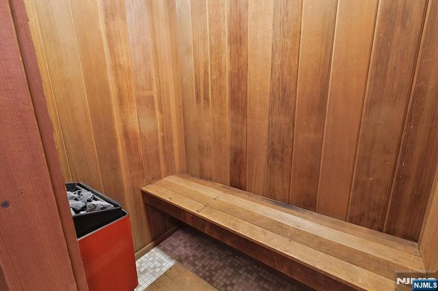 1705 Harmon Cove Tower, Secaucus, NJ 07094